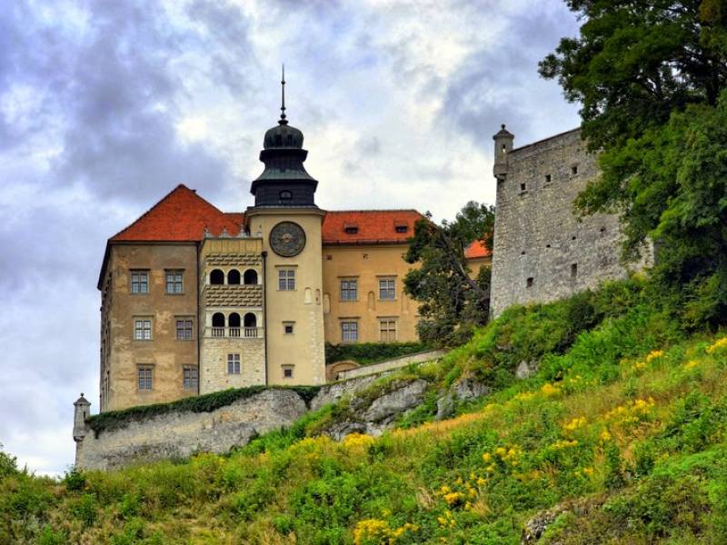 Zamek w Pieskowej Skale na Szlaku Orlich Gniazd